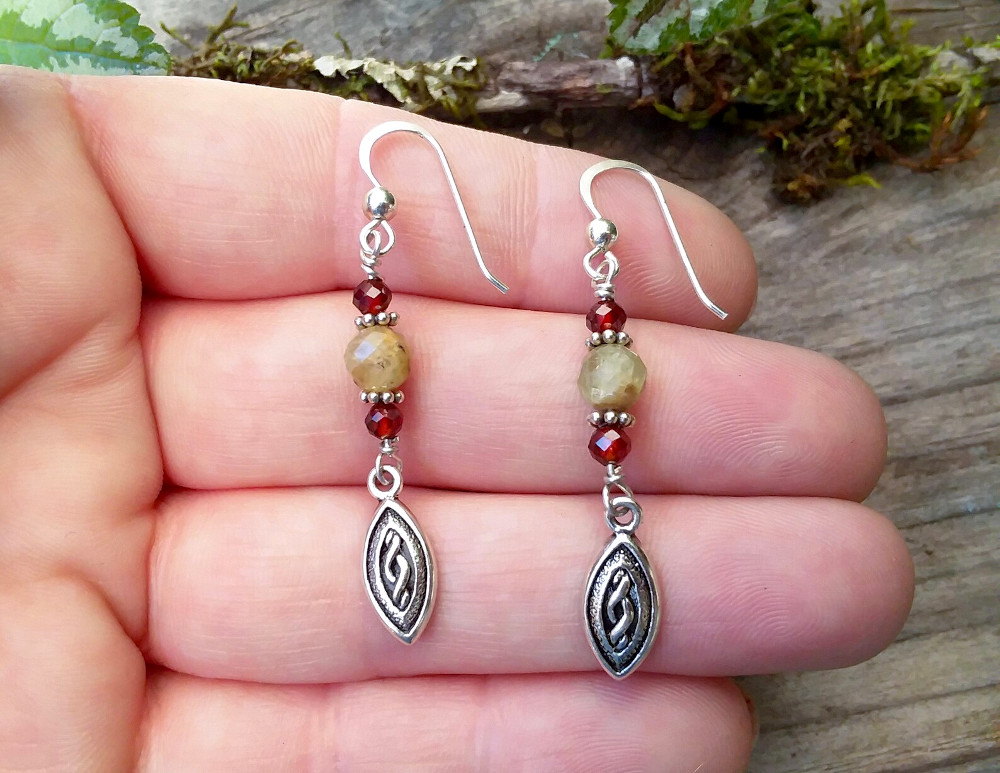 Green & Hessonite Garnet Celtic earrings in Sterling Silver - Click Image to Close