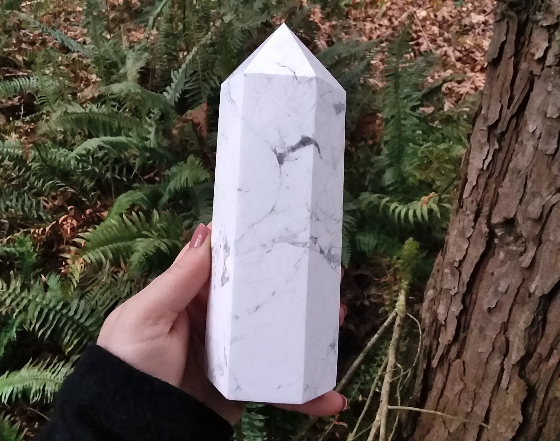 White Howlite crystal point tower 2 lb 9 oz - Click Image to Close