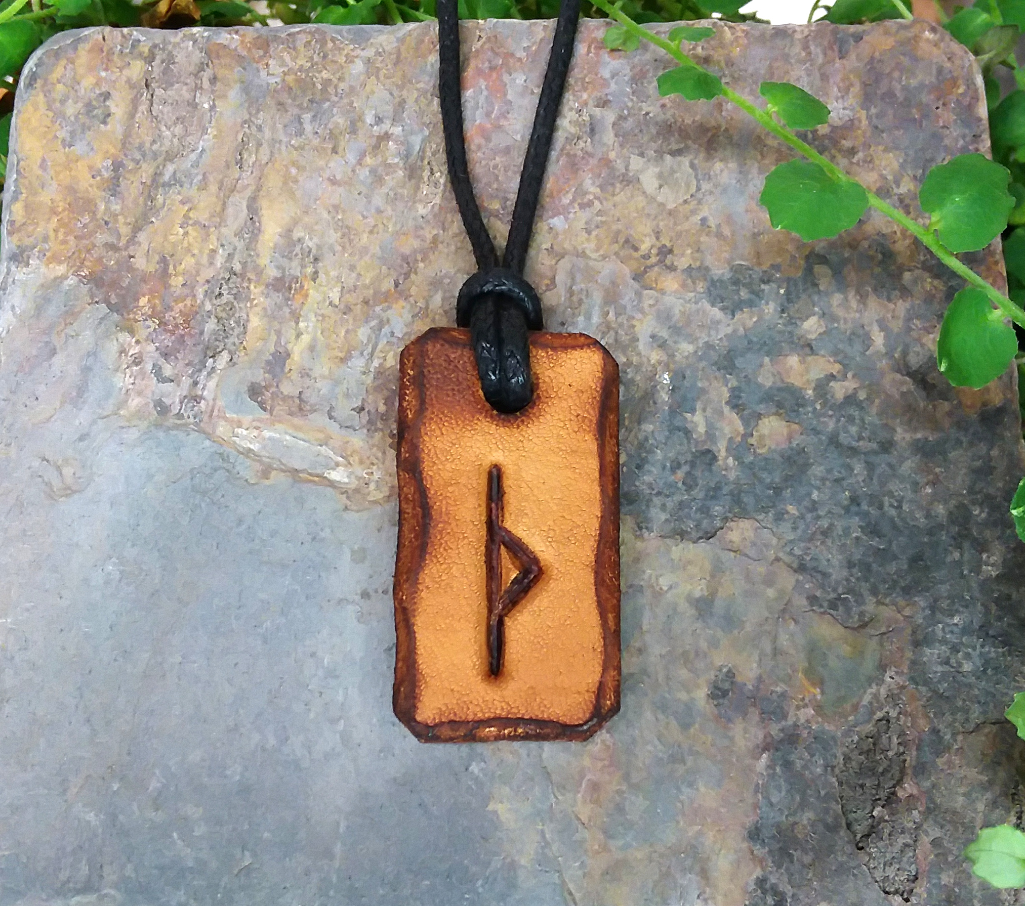 Leather Rune Pendant - Thuisaz "Protection & Caution" - Click Image to Close