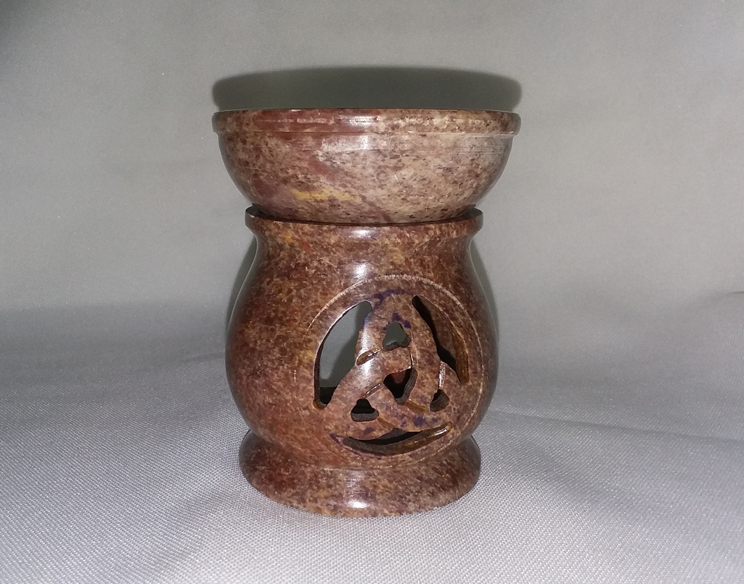 Triquetra carved soapstone oil burner diffuser - last one! - Click Image to Close