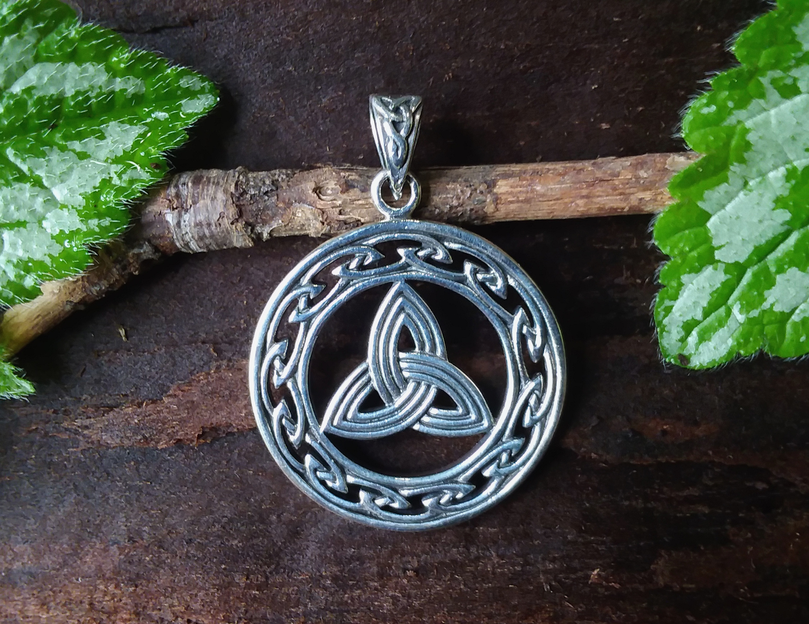 Sterling Silver Celtic Knot Boarder Triquetra Pendant - Click Image to Close
