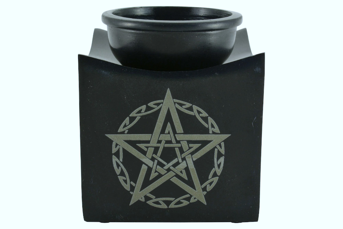 Pentacle with Celtic Knot Boarder Soapstone Oil Burner - Click Image to Close