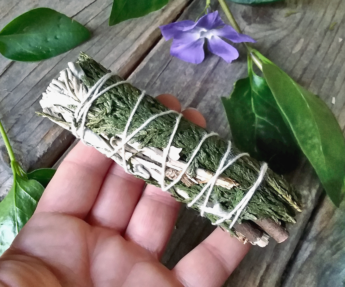 California White Sage with Cedar smudge wand 4" - Click Image to Close