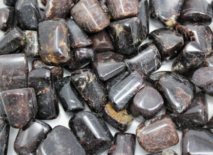 Garnet tumbled stone large1"